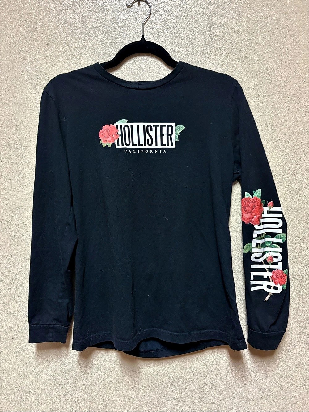 Hollister Floral Graphic Long Sleeve Tee Black & Red Small